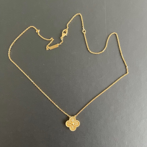 Van Cleef and Arpels Vintage Alhambra pendant - Picture 2 of 7